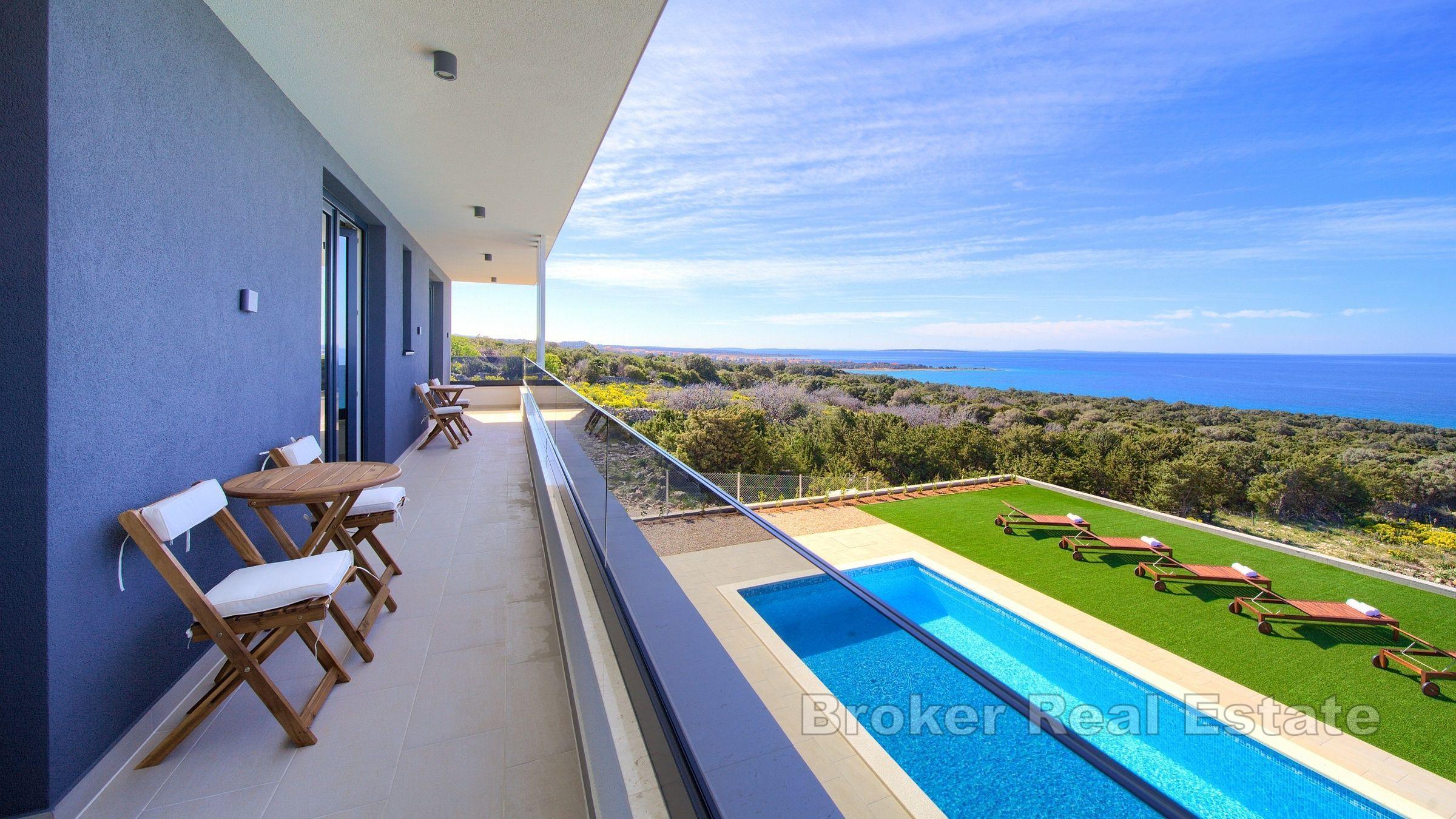 En moderne villa med en fortryllende utsikt over havet