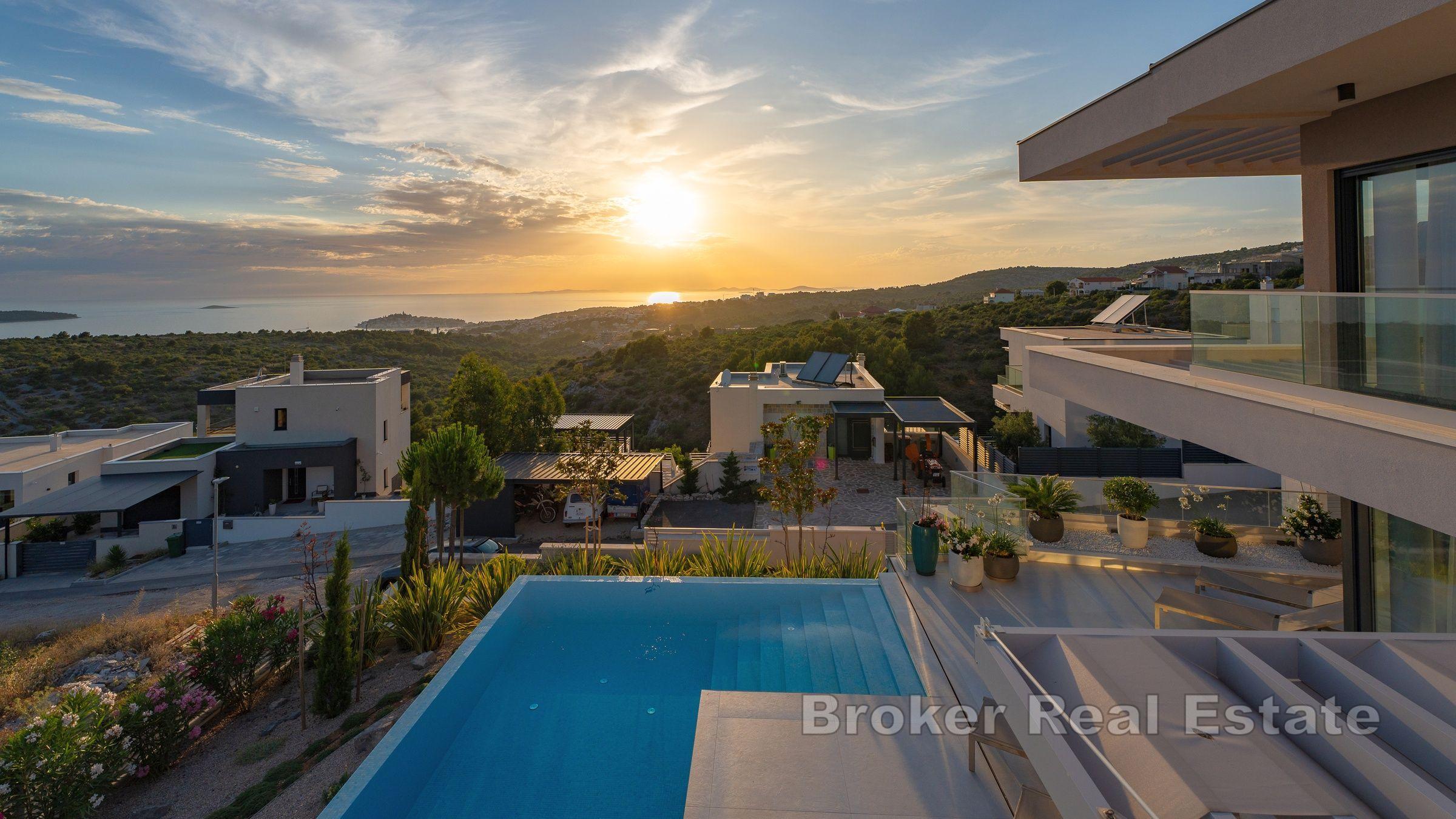 Villa de luxe en position dominante avec vue sur la mer