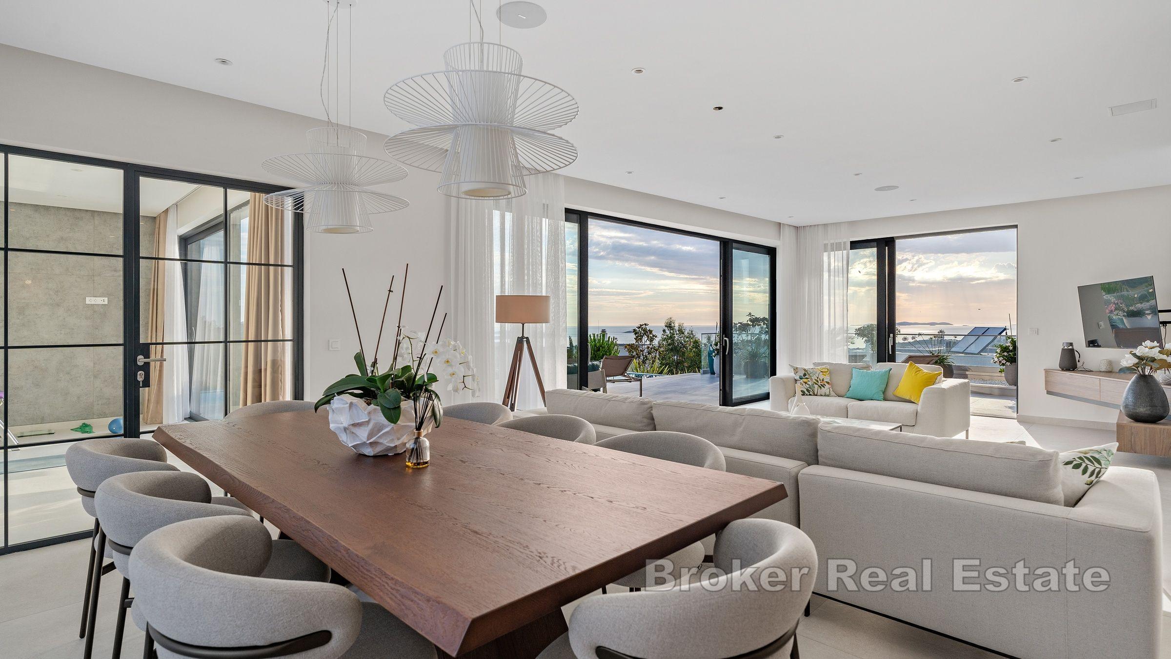 Luksusvilla med dominerende beliggenhet med utsikt over havet