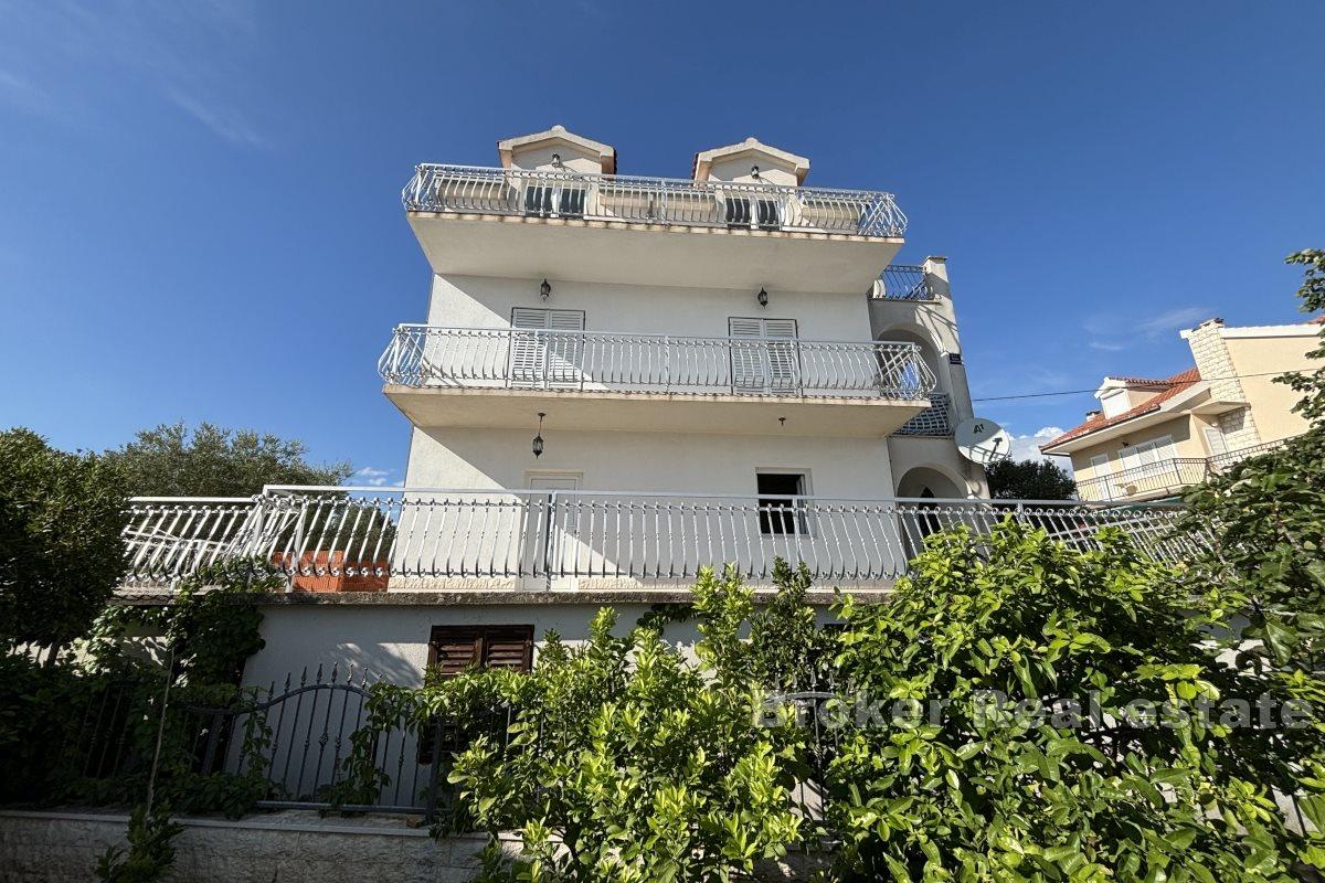 Prostrana kuća s pogledom na more