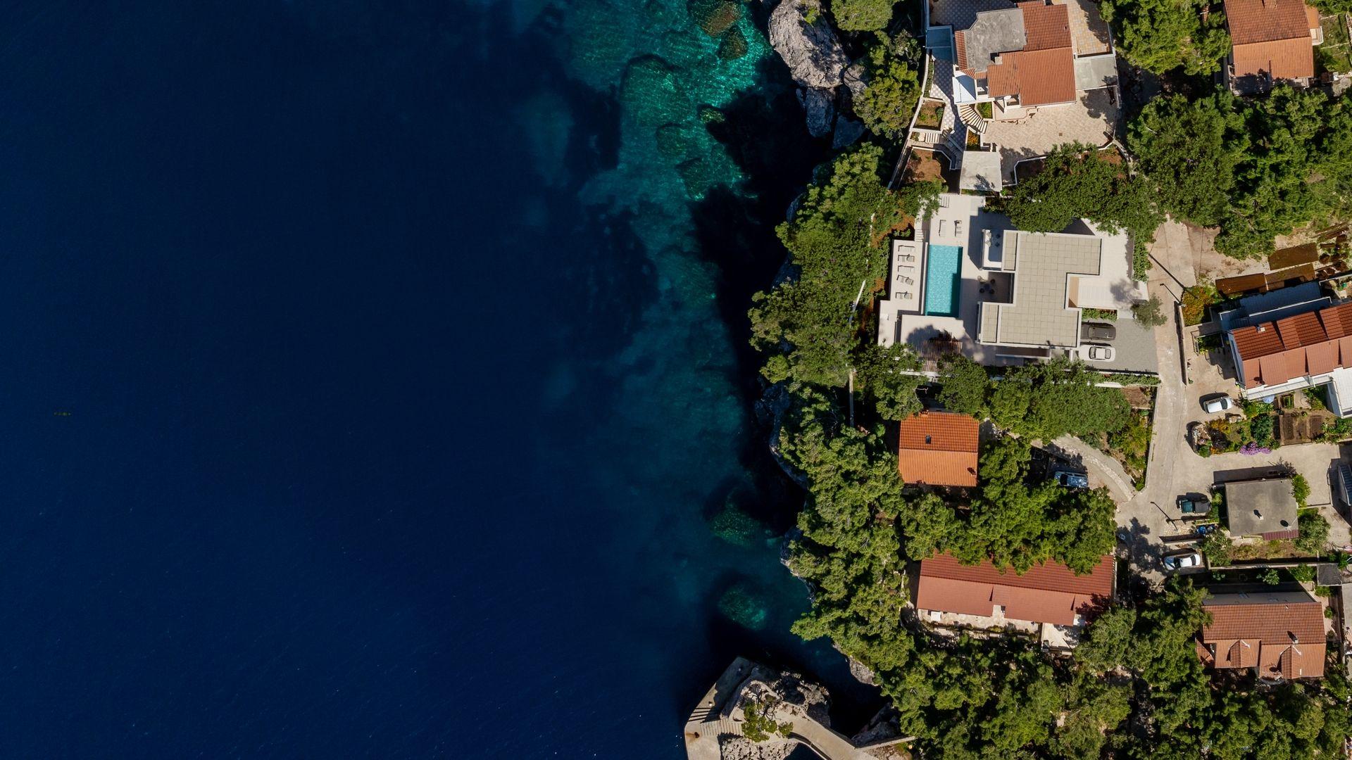 Villa in costruzione in prima fila sul mare