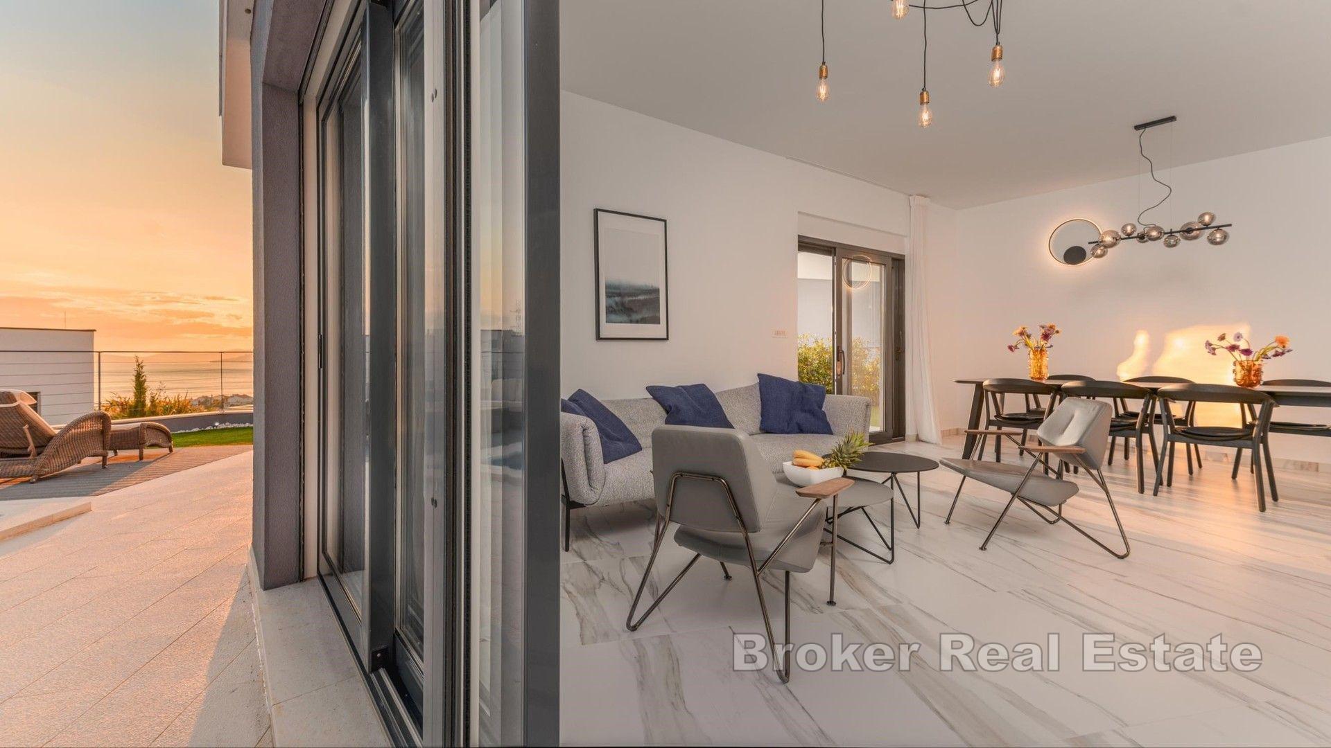 Lyxig villa med pool och havsutsikt