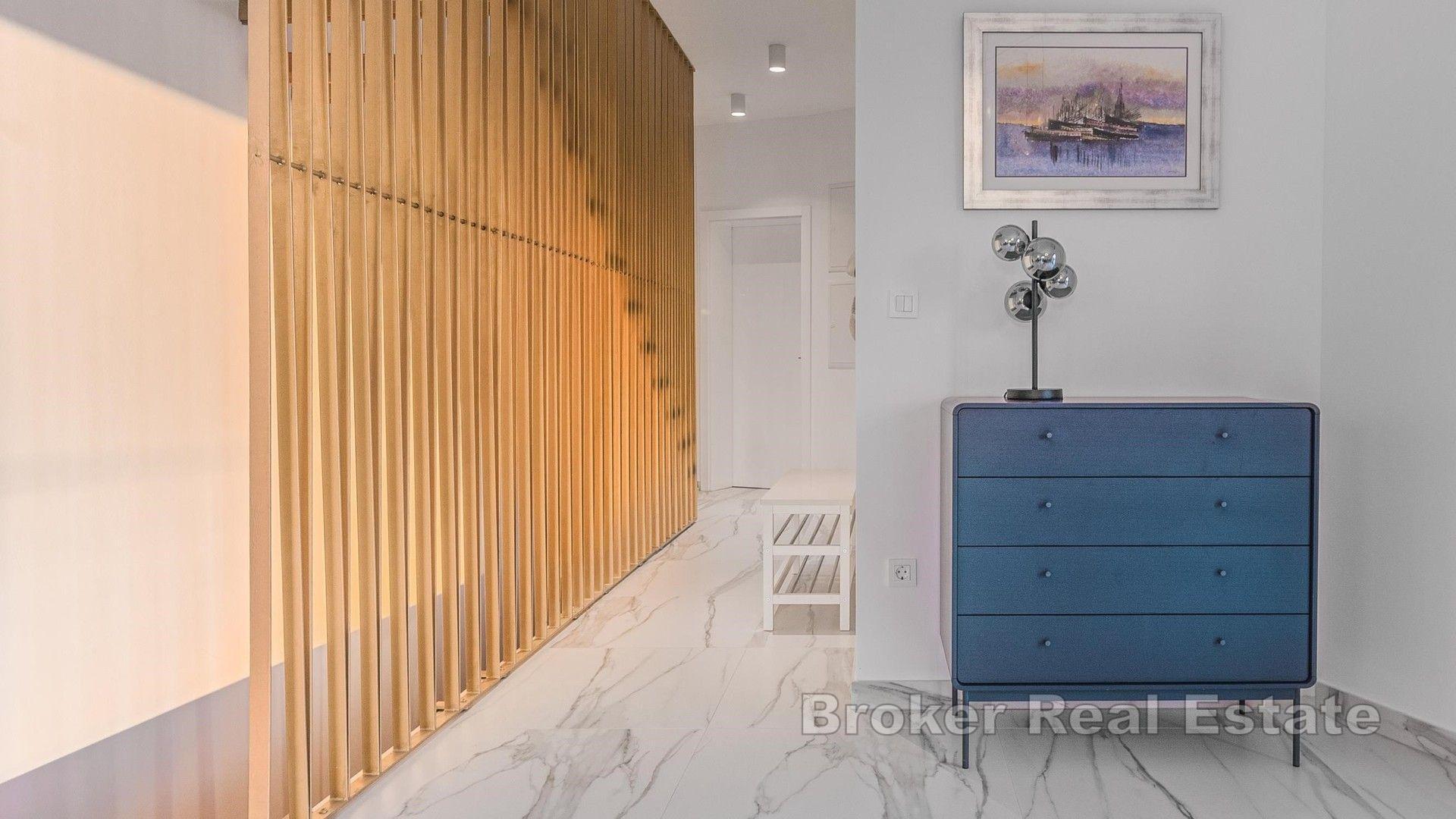 Luxusvilla mit Pool und Meerblick