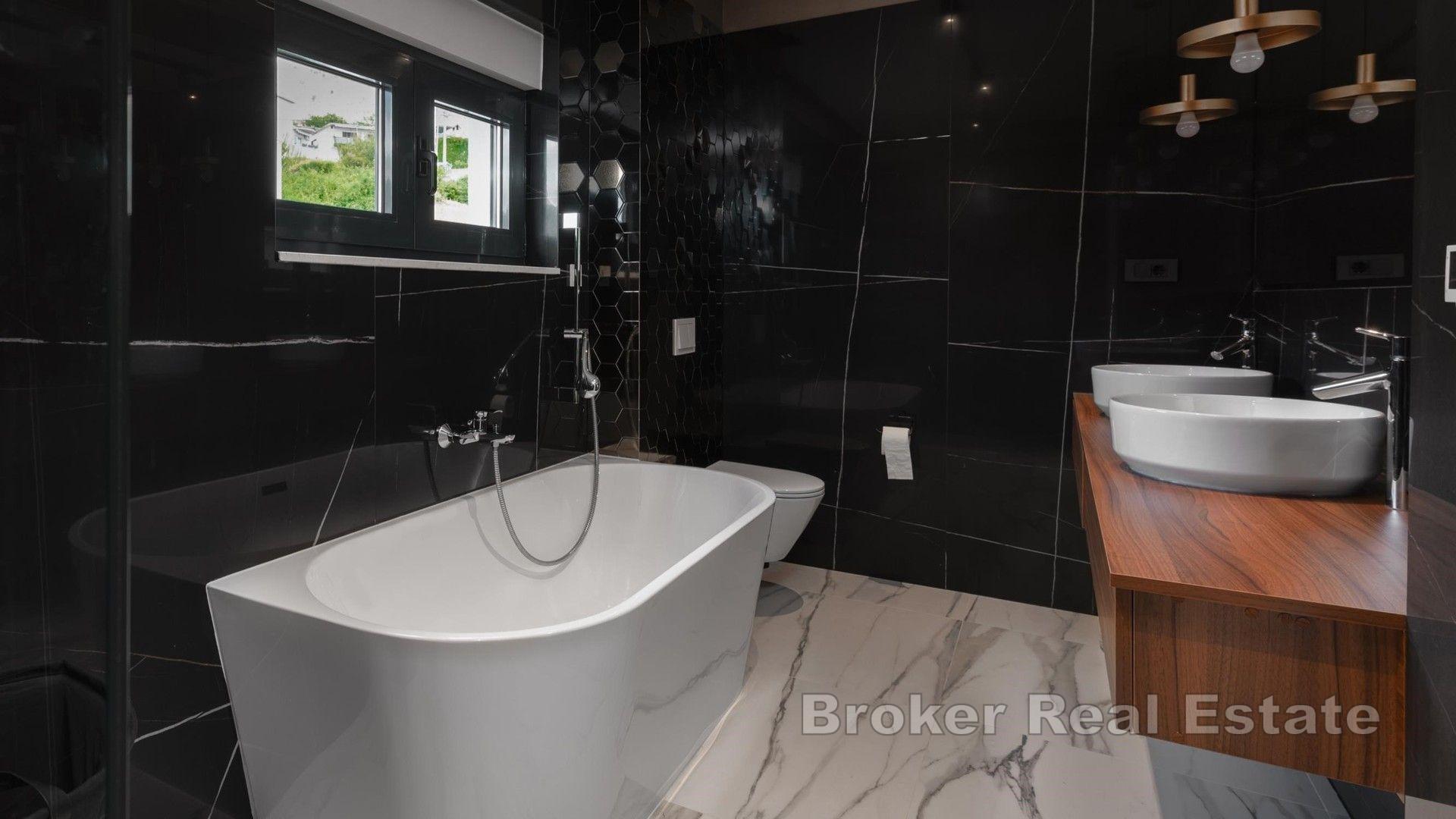 Luksuzna vila s bazenom i pogledom na more