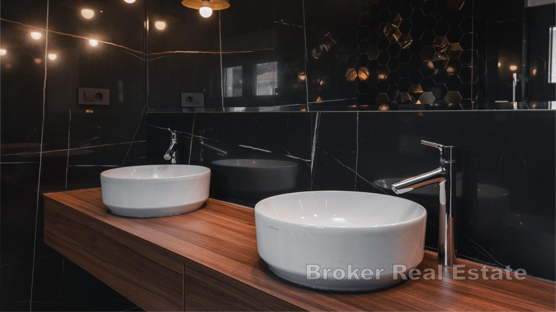 Luksuzna vila s bazenom i pogledom na more