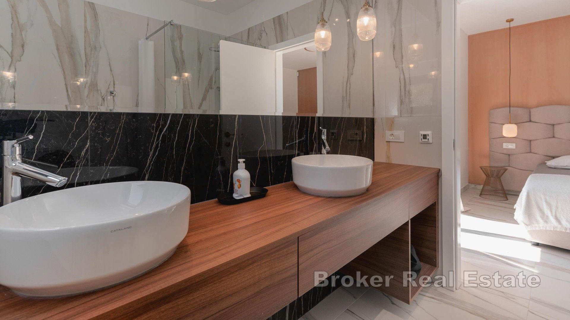 Luksuzna vila s bazenom i pogledom na more