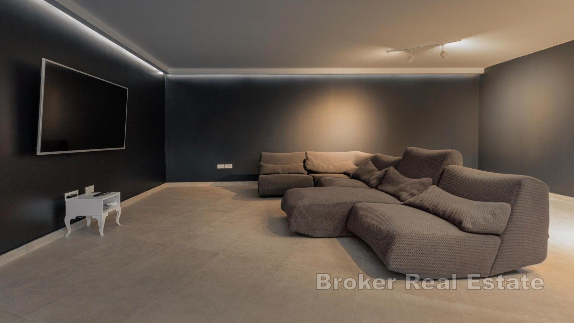 Luksuzna vila s bazenom i pogledom na more