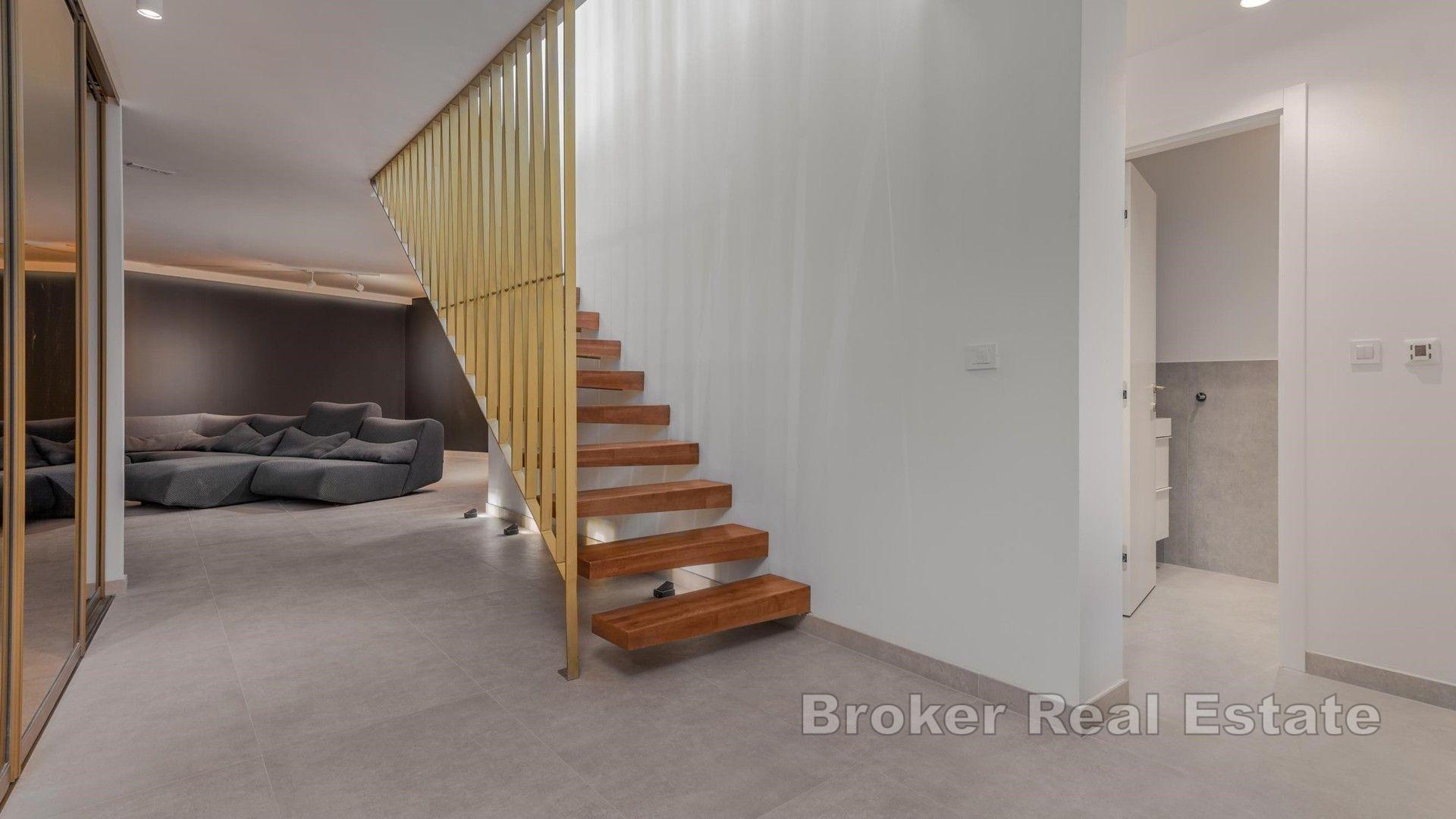 Luksuzna vila s bazenom i pogledom na more