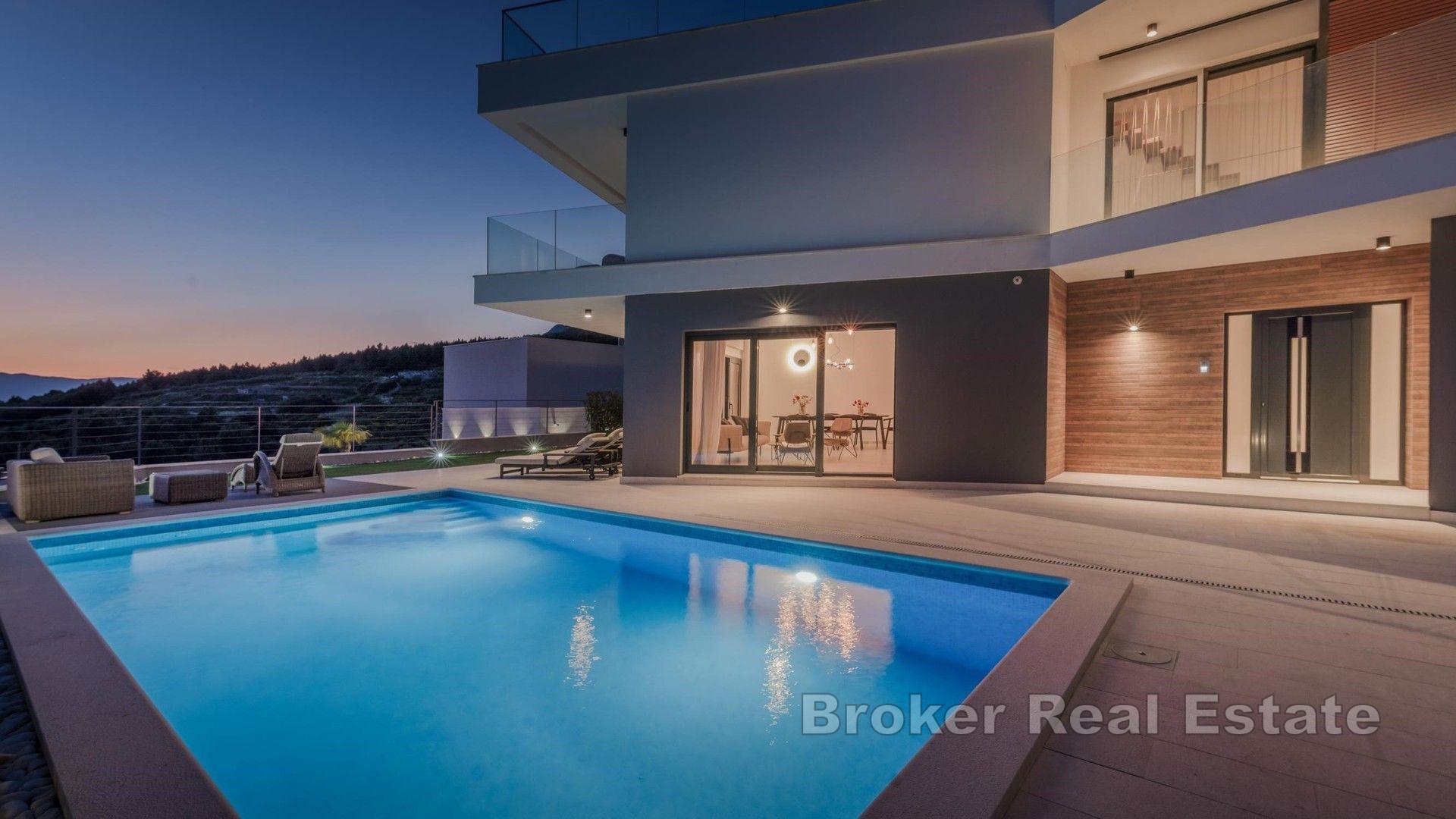 Luksuzna vila s bazenom i pogledom na more