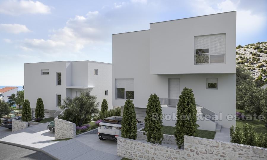 Nouvelle villa moderne avec piscine, en phase de construction