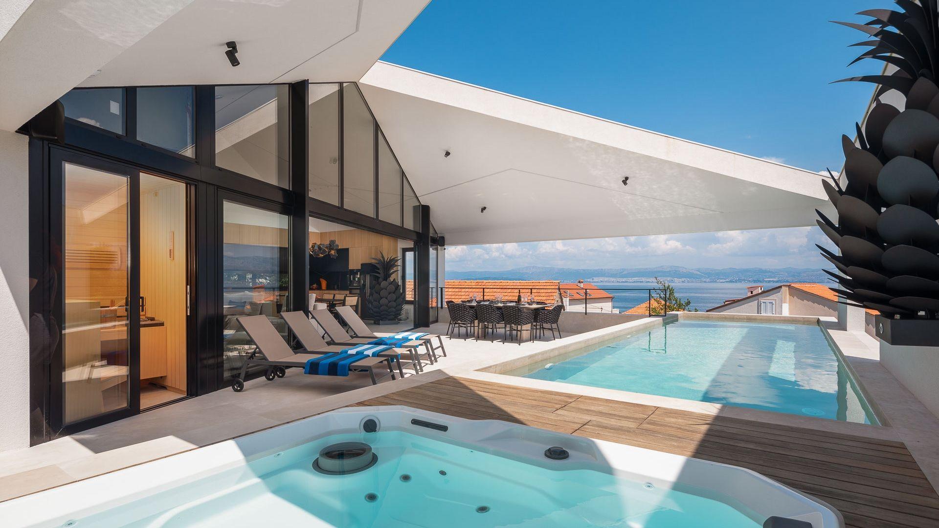 Modern villa med havsutsikt