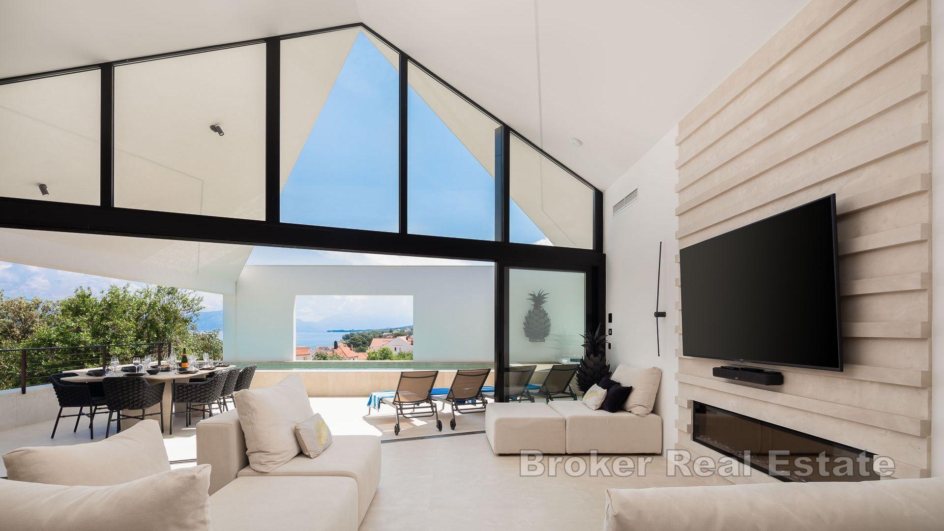 Современная вилла с видом на море