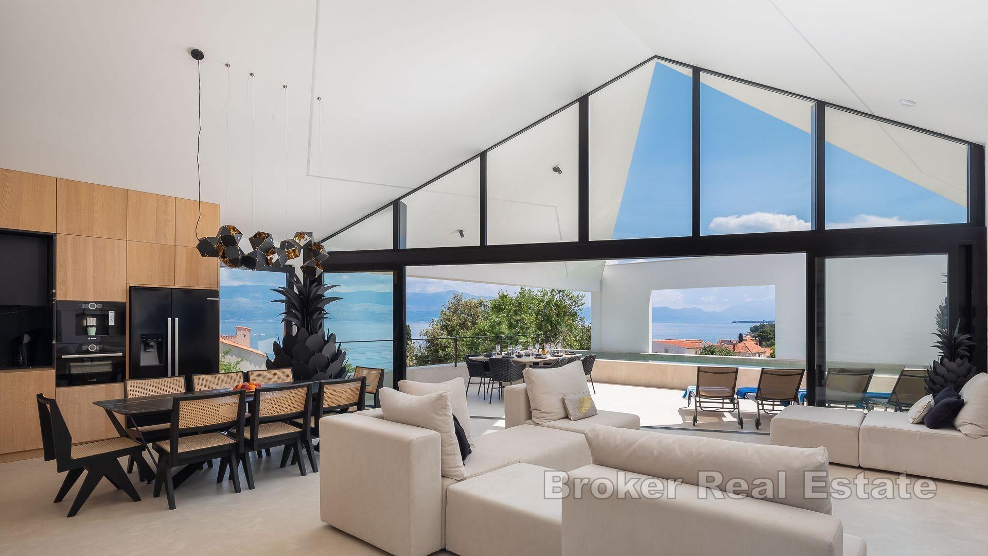 Moderne villa med havutsikt