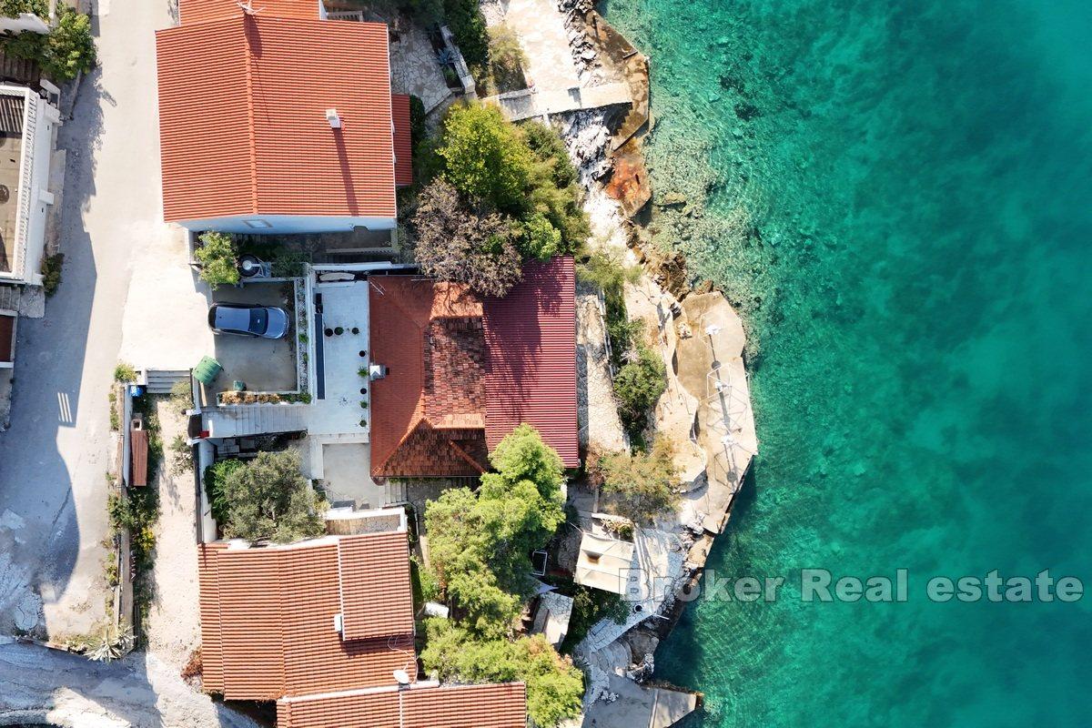 Casa appartamento in prima fila per il mare