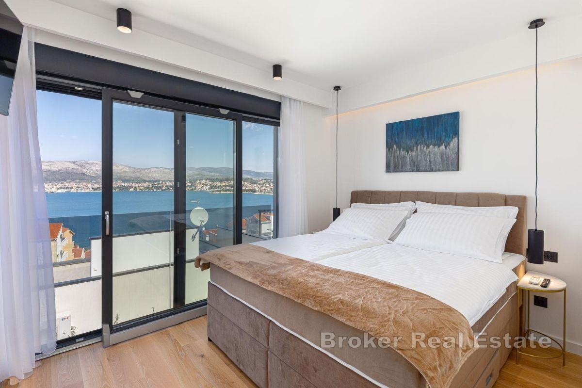 Moderne Villa mit Pool und Meerblick