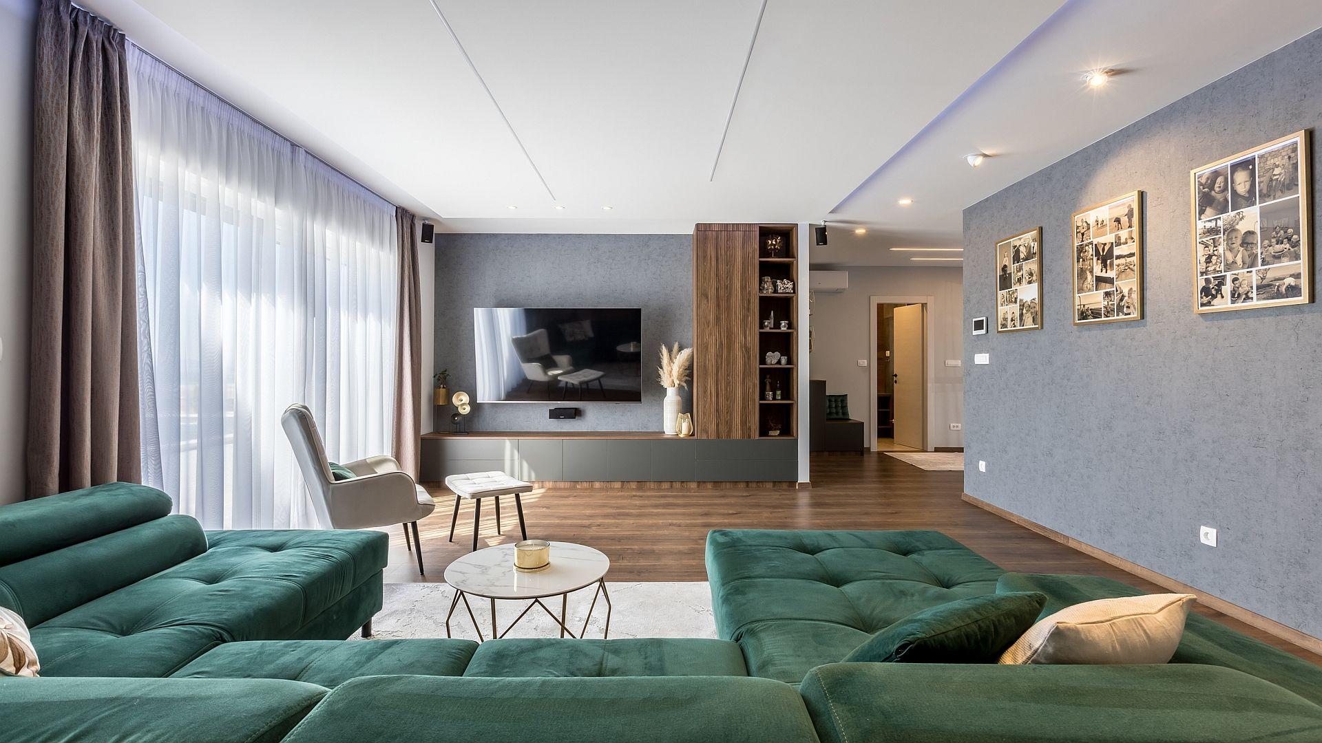 Moderne villa med panoramautsikt over sjøen