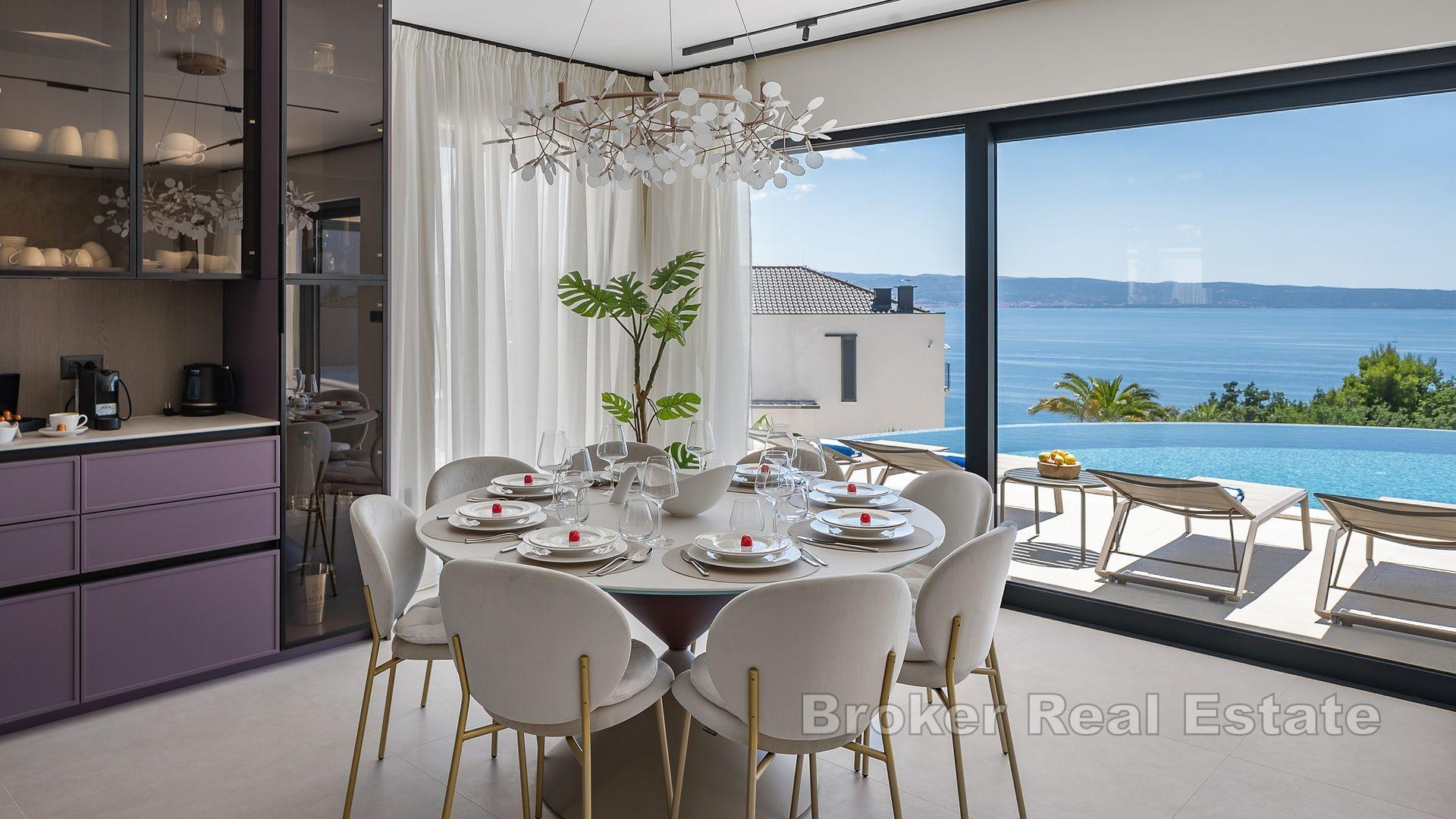Villa de luxe de construction récente avec vue sur la mer