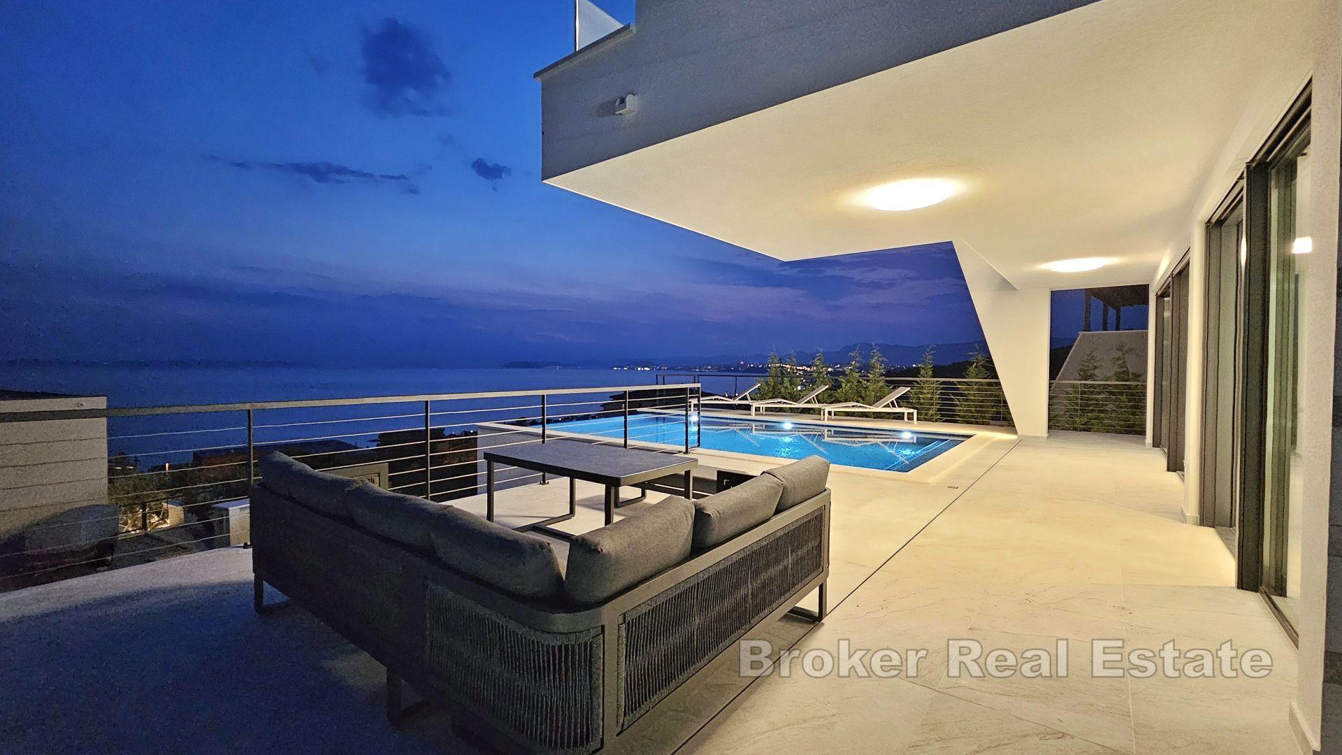 Nově postavená luxusní vila s výhledem na moře