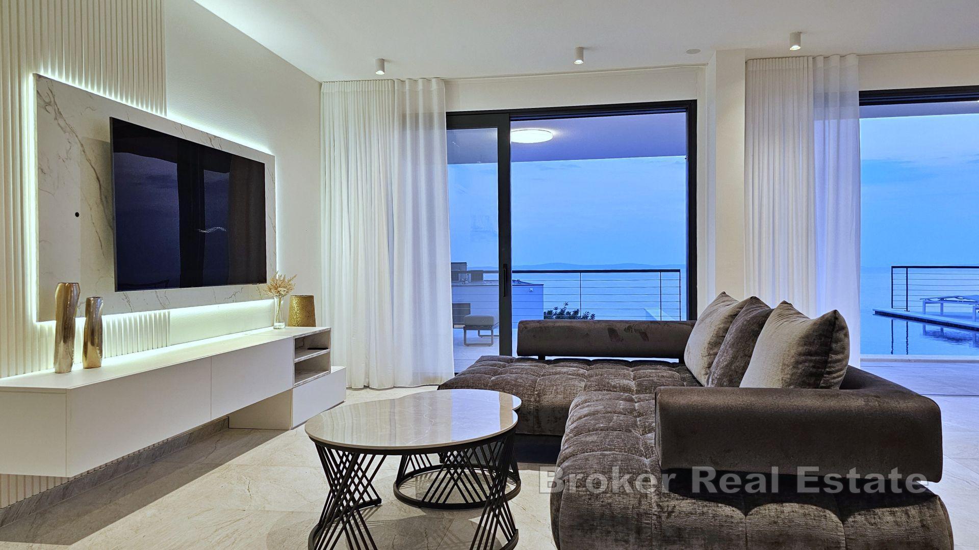 Nově postavená luxusní vila s výhledem na moře