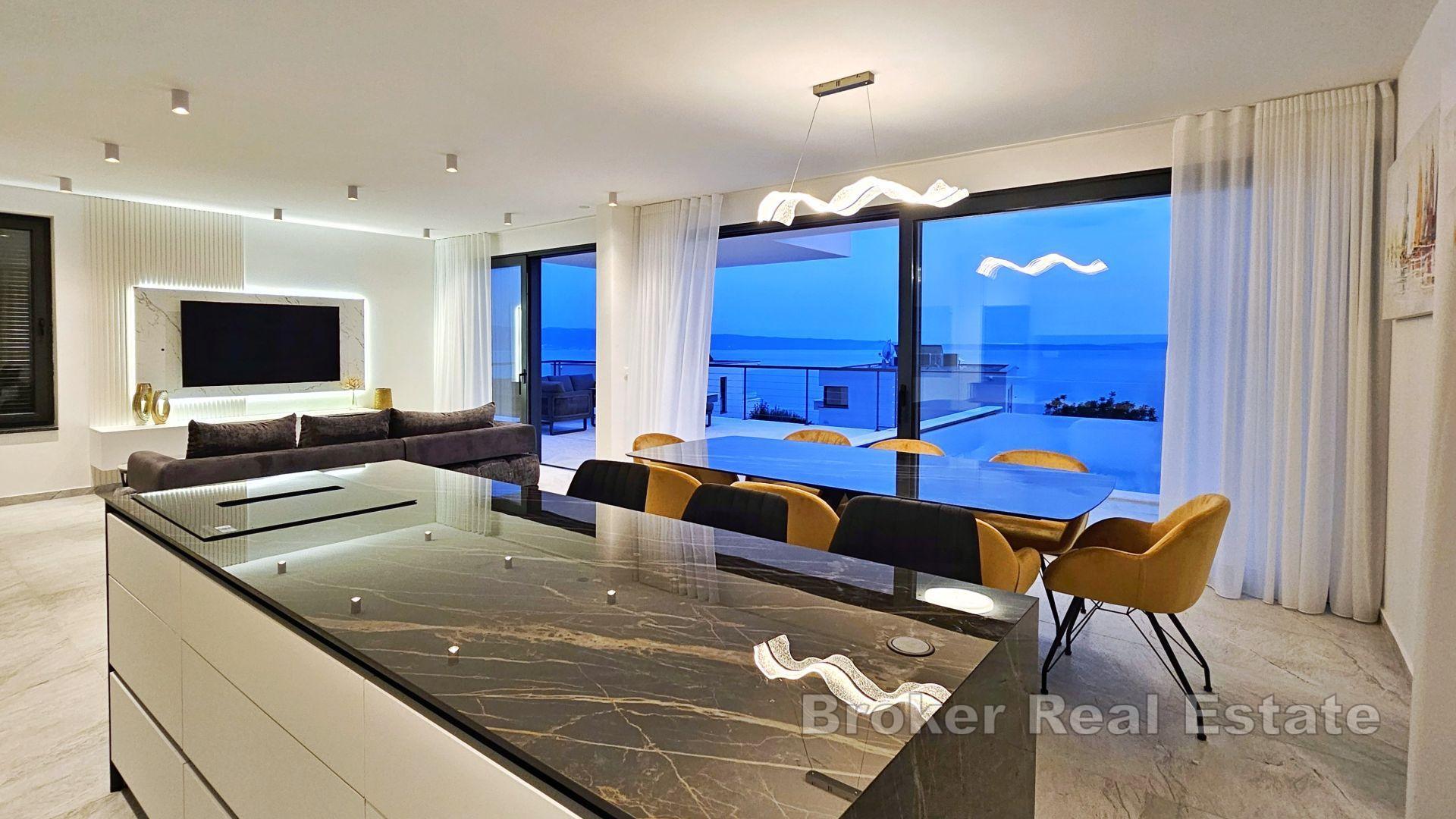 Nově postavená luxusní vila s výhledem na moře