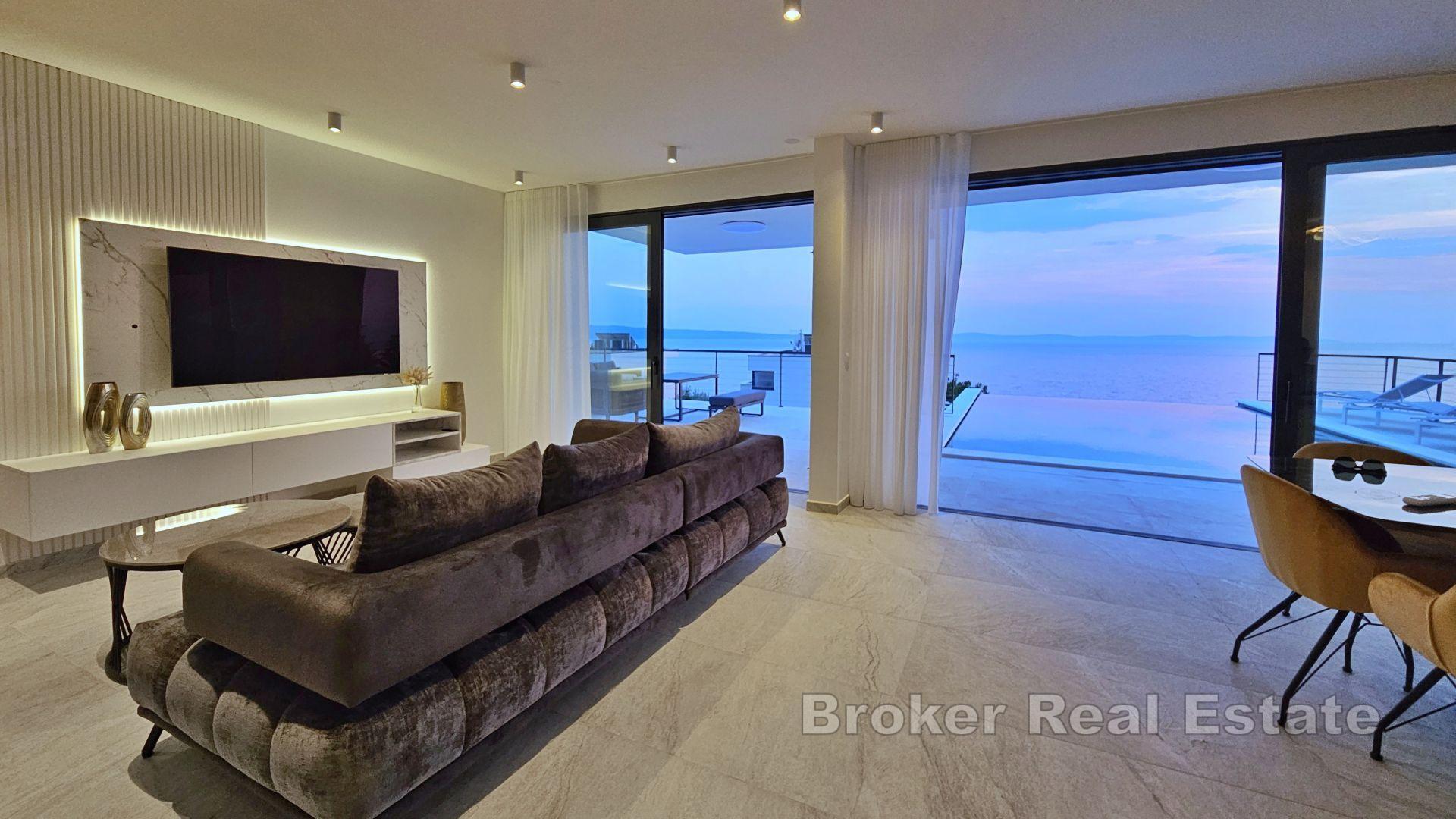 Nově postavená luxusní vila s výhledem na moře