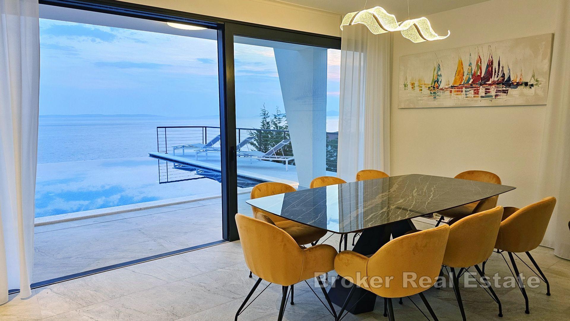 Nově postavená luxusní vila s výhledem na moře