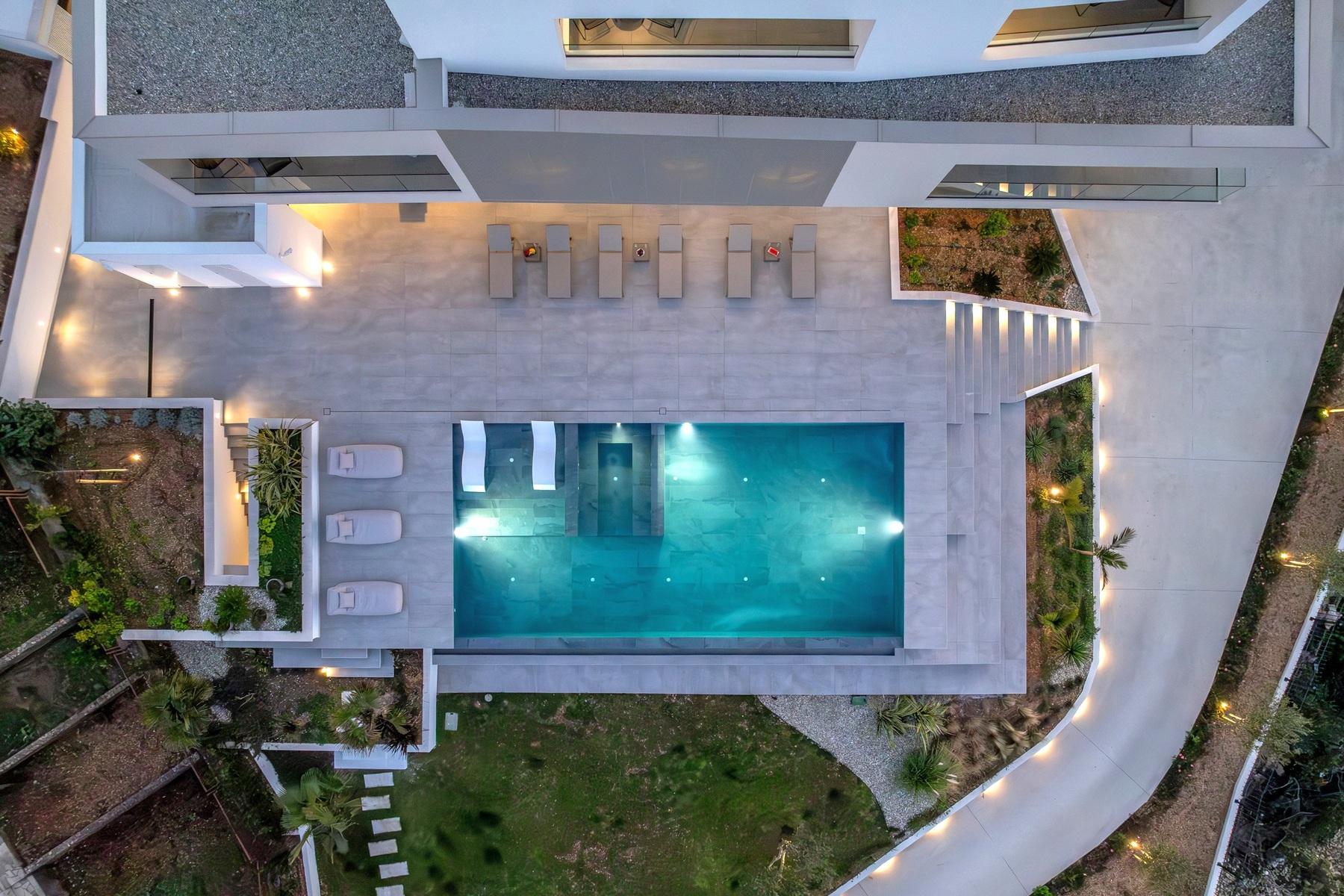 Exceptionell villa med panoramautsikt över havet