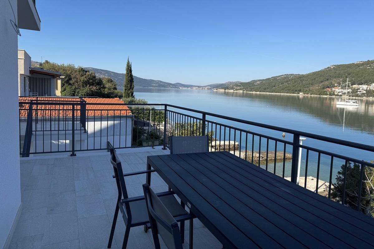 001-2022-445-near-trogir-apartment-house-first-row-to-the-sea-for-sale