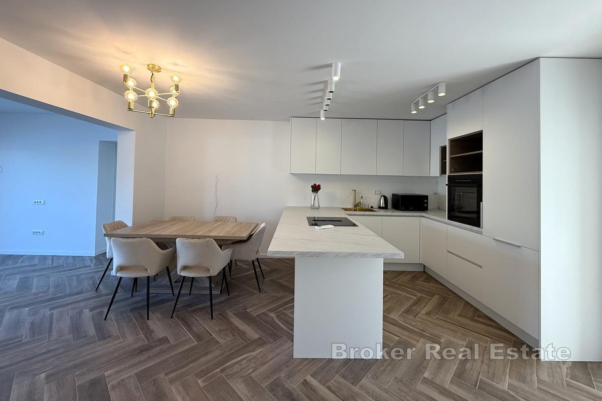 Apartmanska kuća prvi red do mora