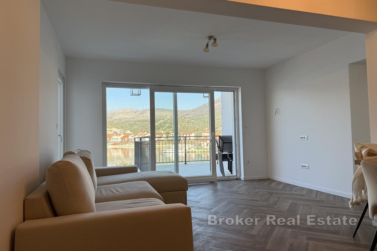 Apartmanska kuća prvi red do mora