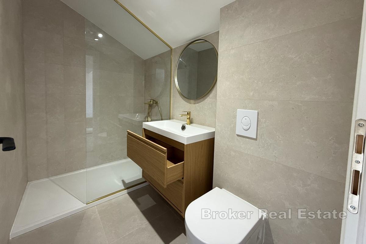 Apartmanska kuća prvi red do mora