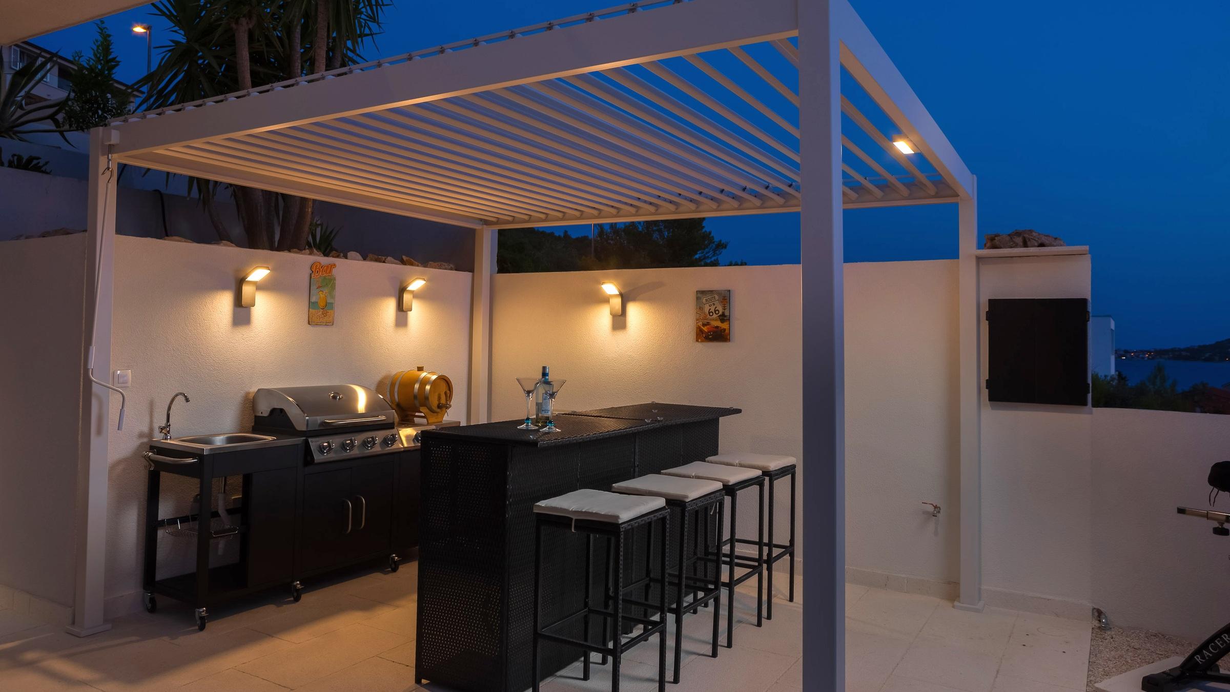 Krásná dvojvila s bazénem a výhledem na moře