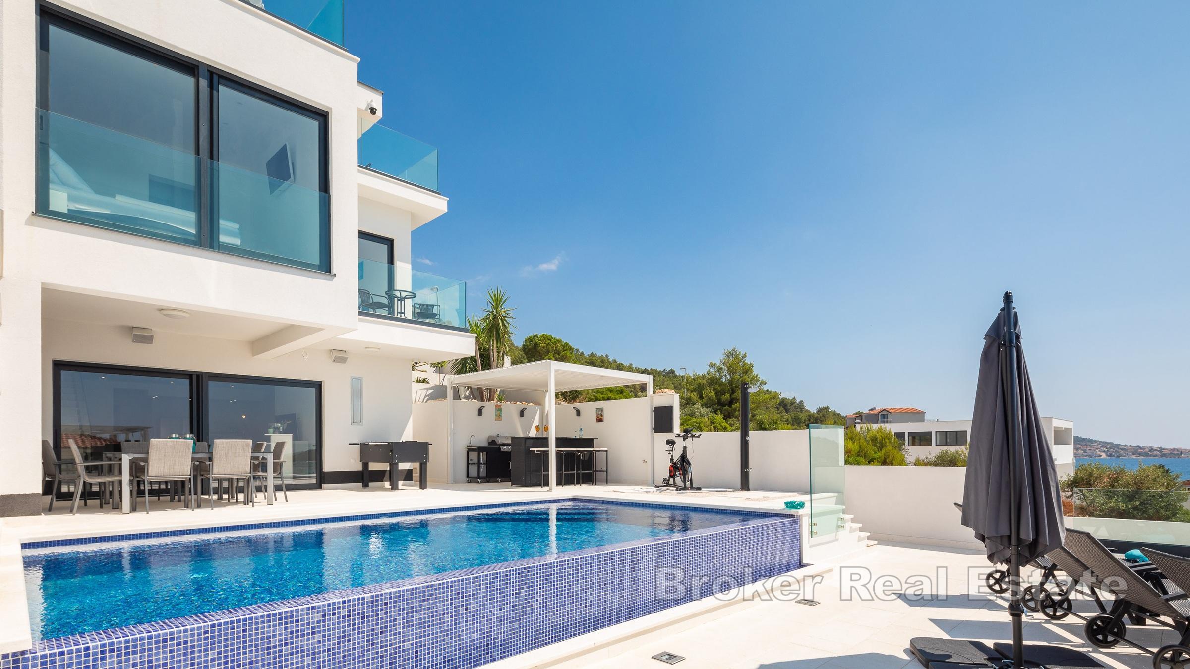 Belle villa jumelée avec piscine et vue mer