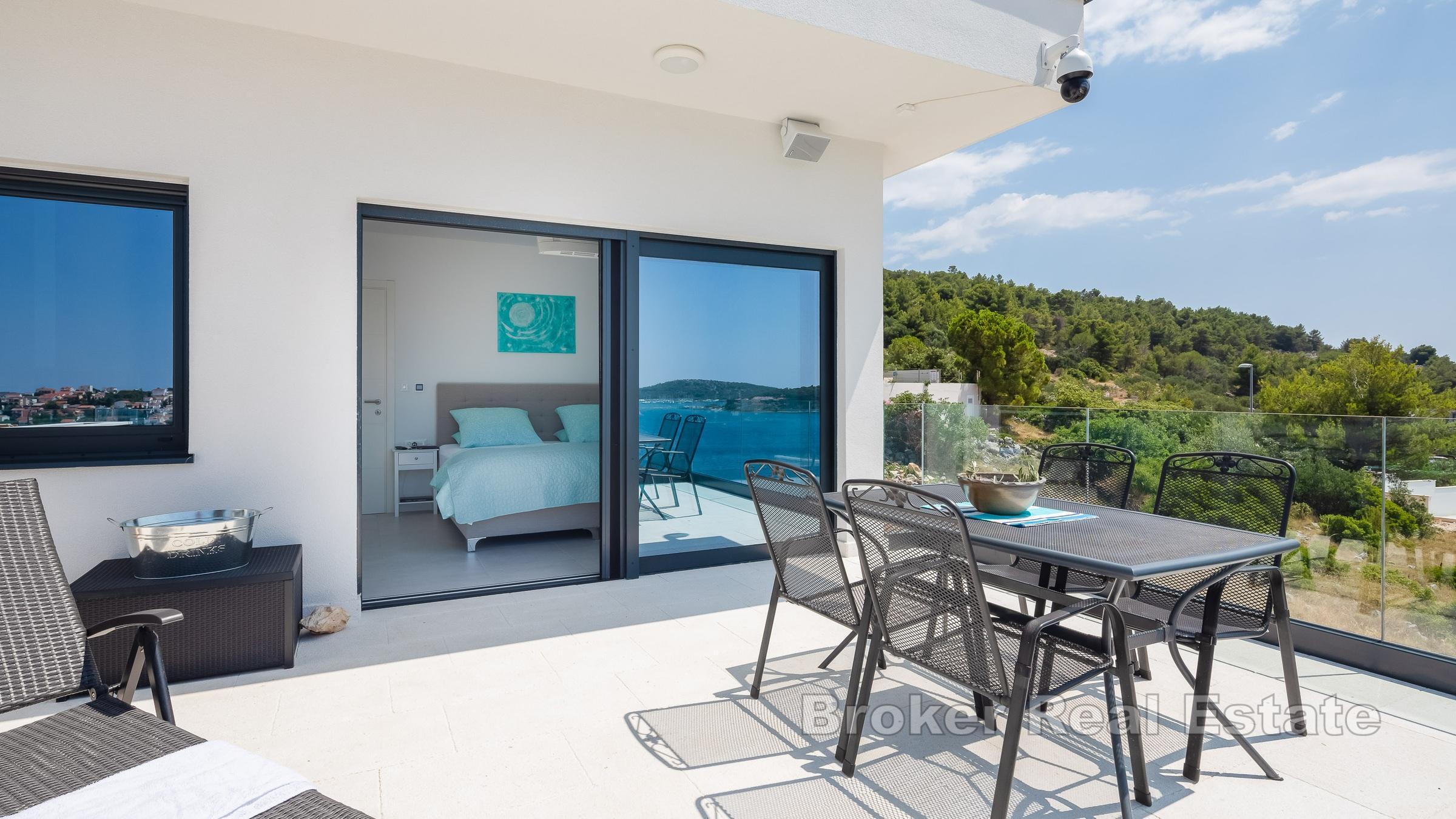 Belle villa jumelée avec piscine et vue mer