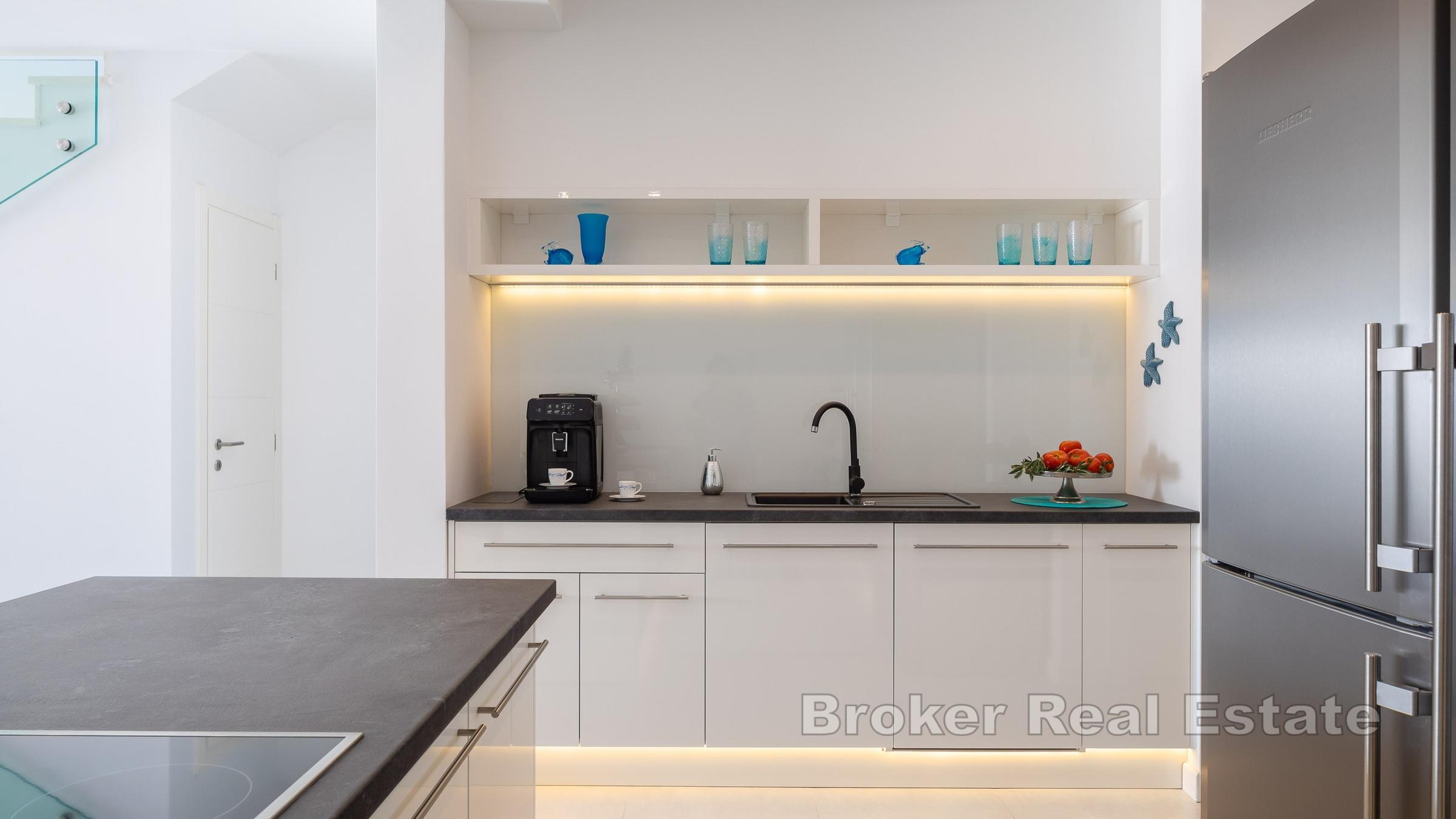 Belle villa jumelée avec piscine et vue mer