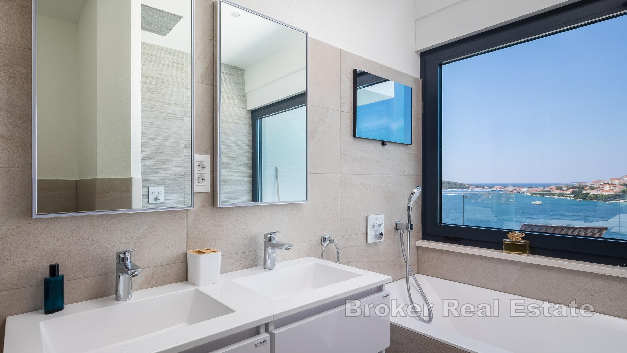 Belle villa jumelée avec piscine et vue mer