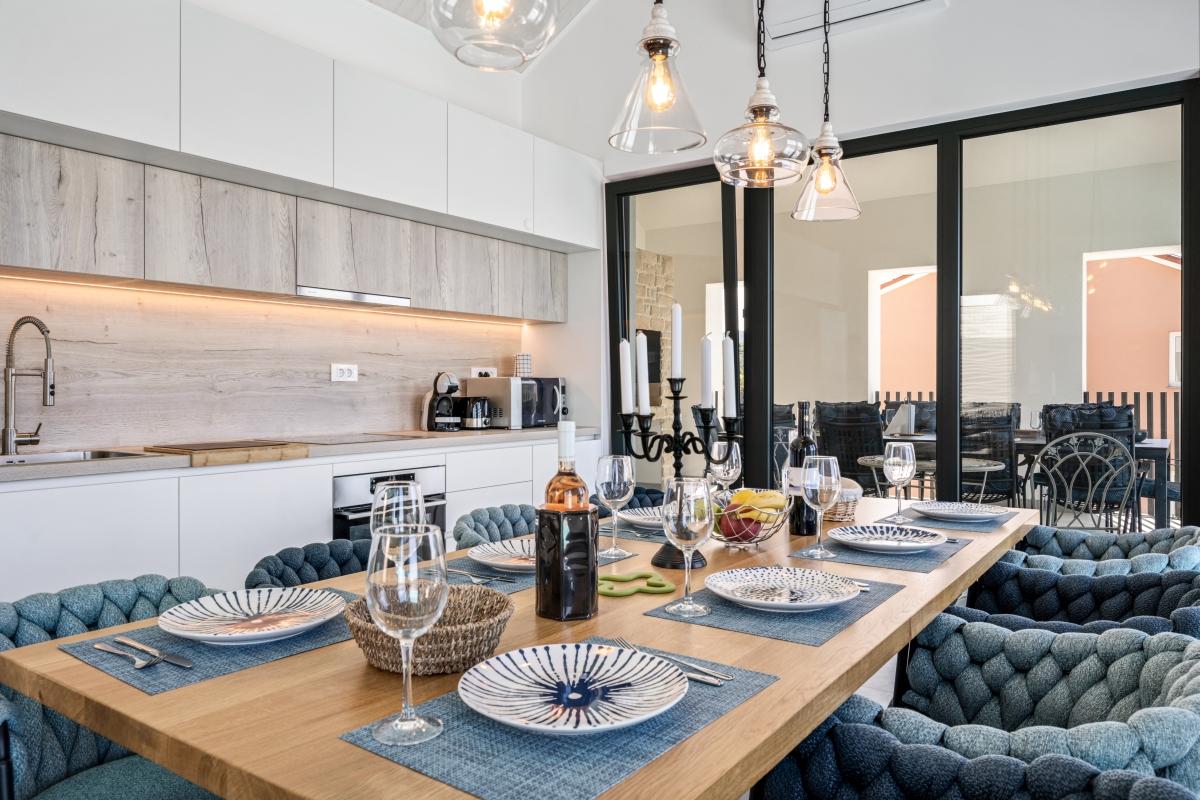 Modern villa med öppen havsutsikt