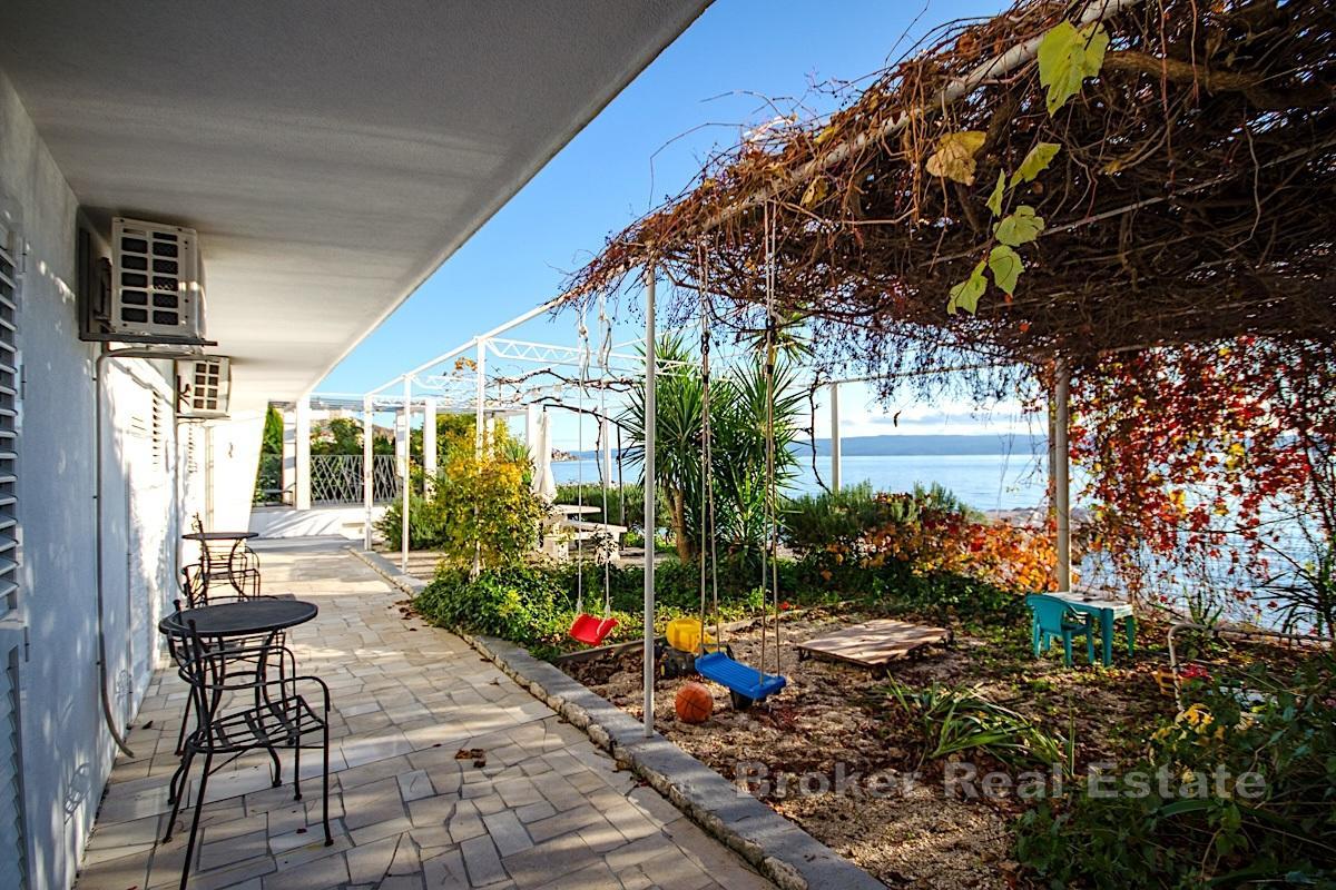 Palazzina in prima fila sul mare