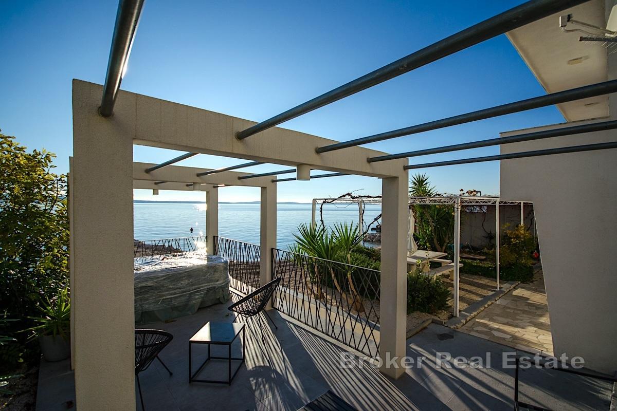 Palazzina in prima fila sul mare