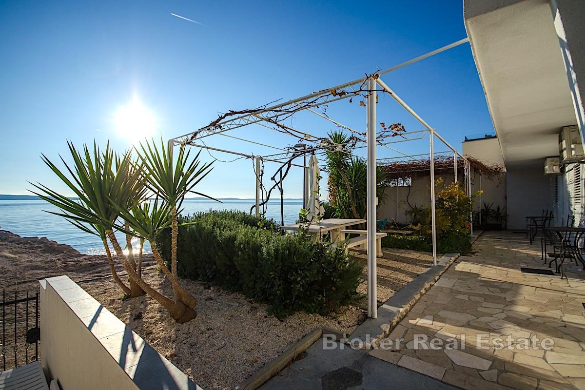 Palazzina in prima fila sul mare