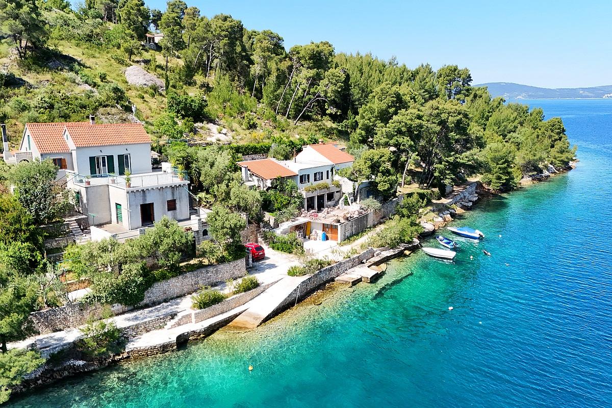 001-2022-454-island-brac-house-first-row-to-the-sea-for-sale