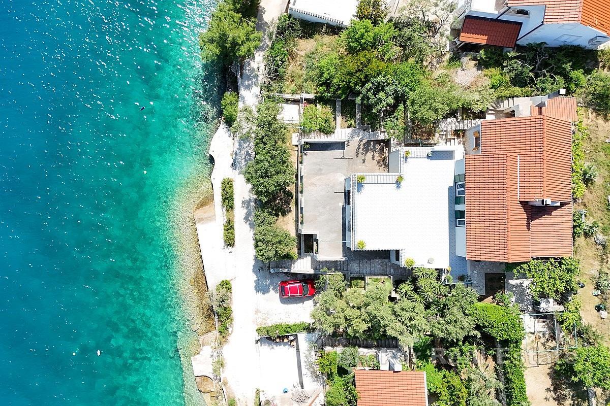 Kuća u prvom redu do mora