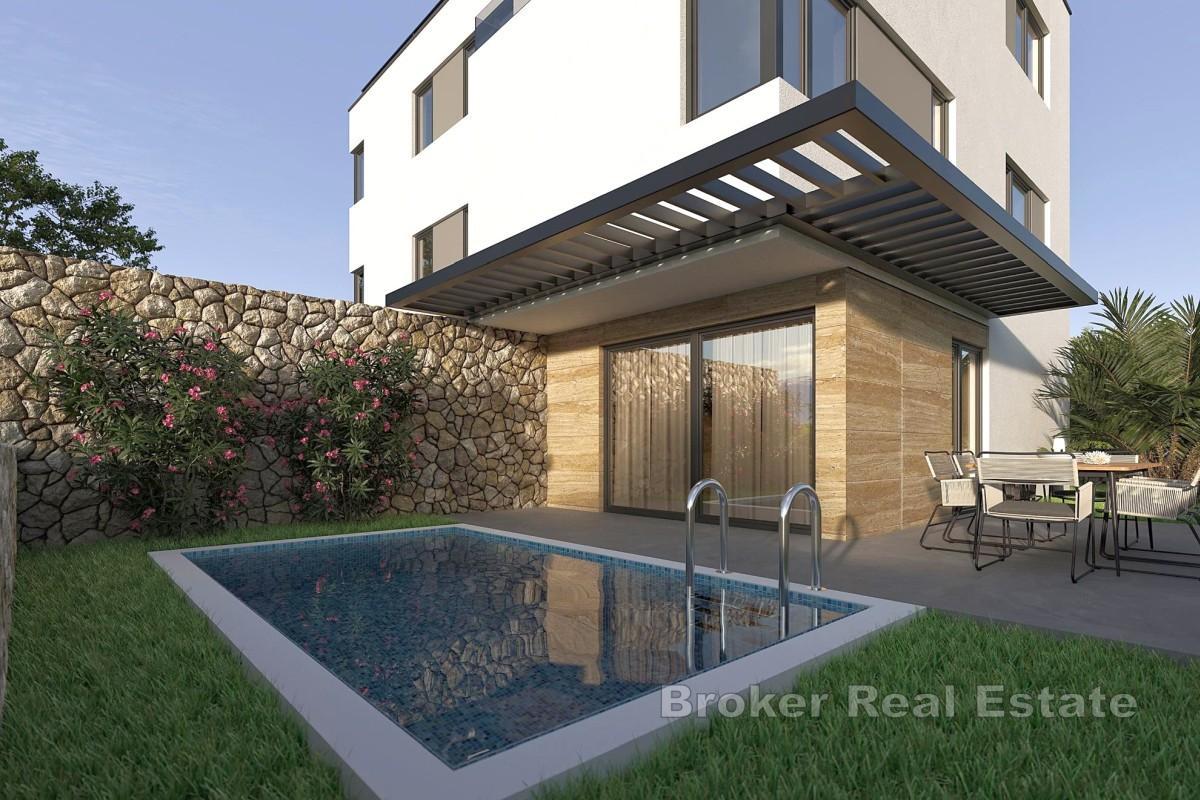 Appartamento duplex con giardino e piscina