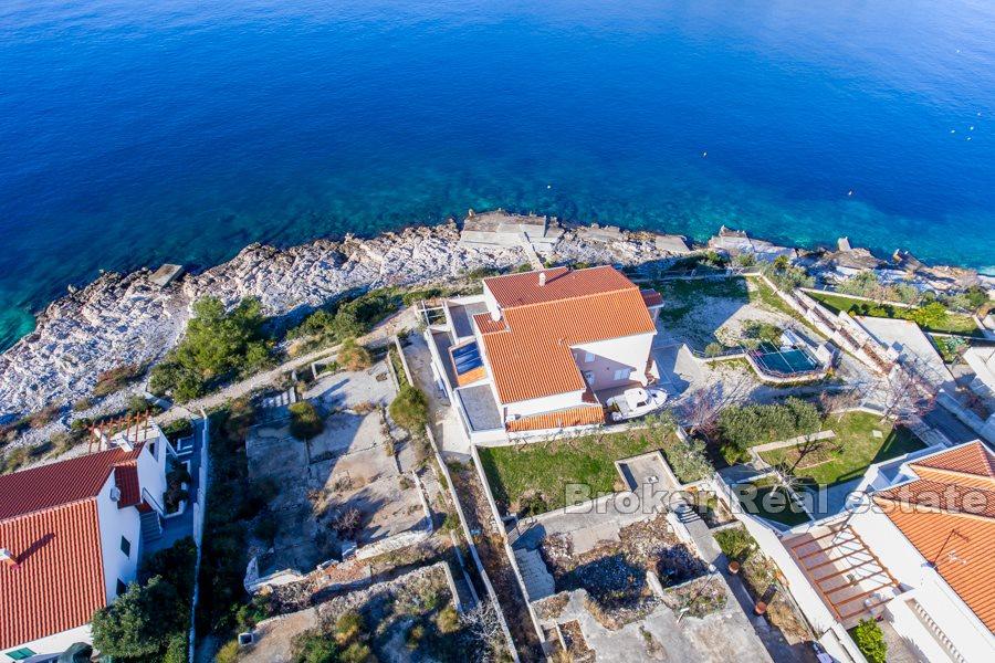 Spacious house at first row to the sea