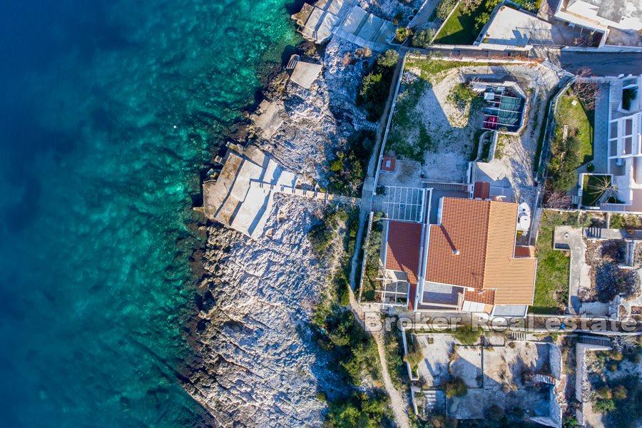 Spacious house at first row to the sea