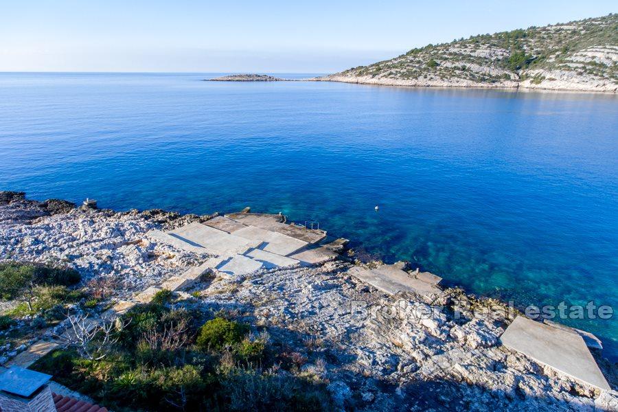 Spacious house at first row to the sea
