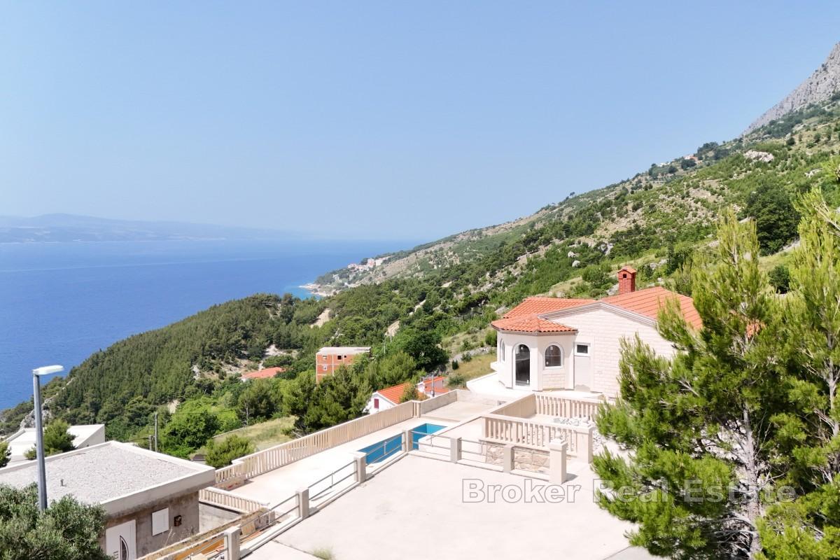 Panoramatický dům k rekonstrukci s krásným výhledem na moře