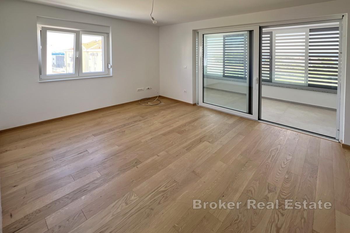 Duplex takvåning med panoramautsikt över havet