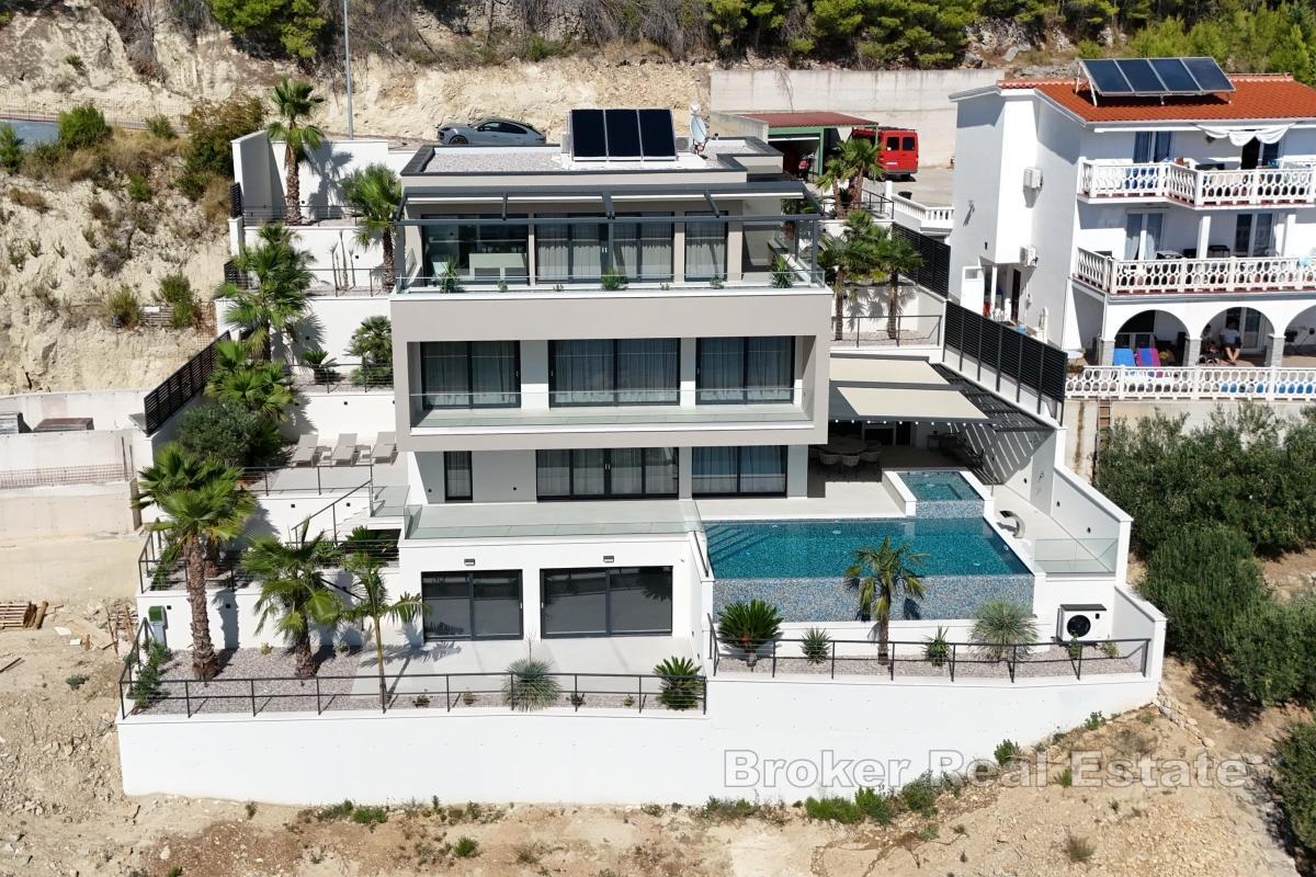 Moderne Villa mit Panoramablick aufs Meer
