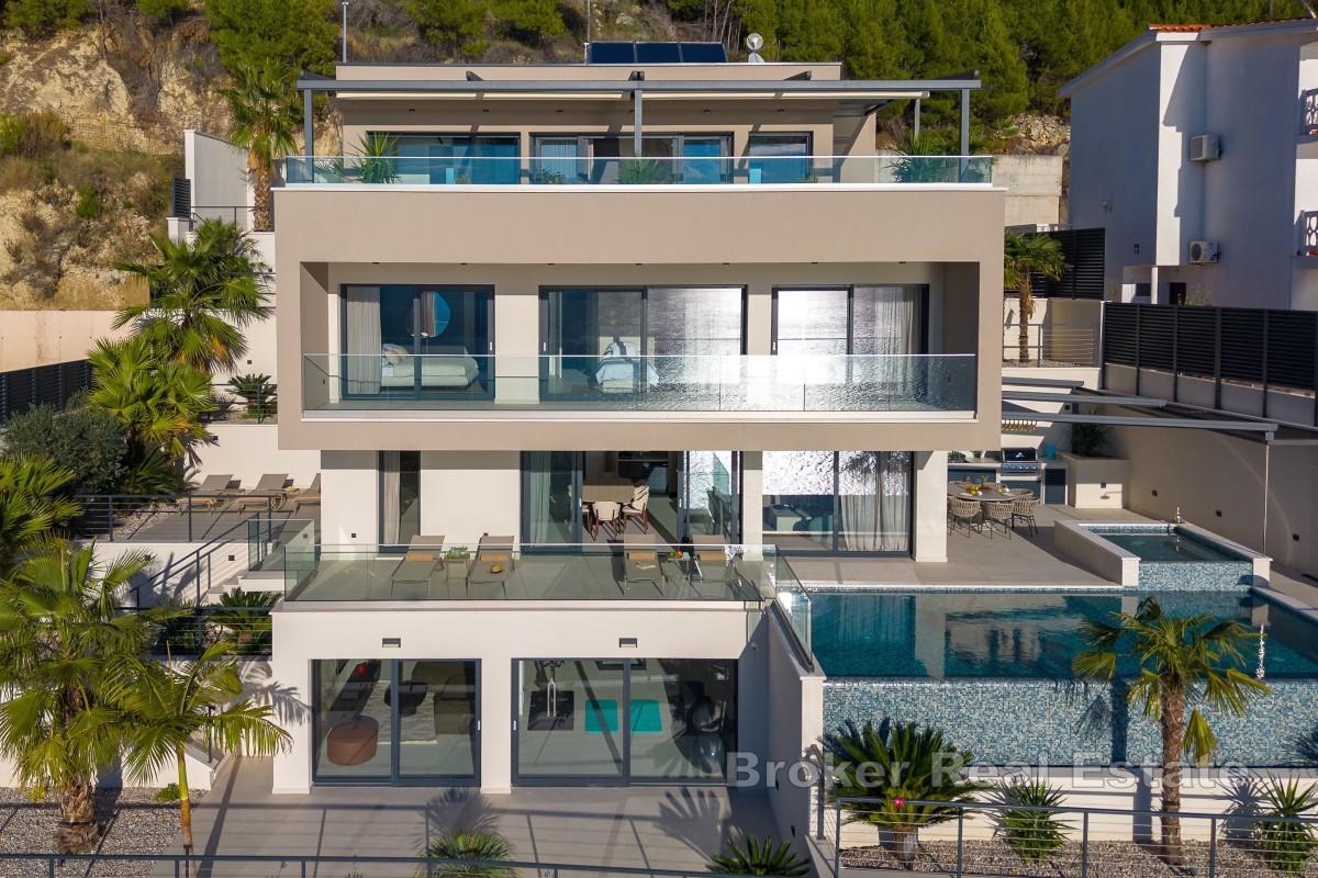 Villa moderne avec vue panoramique sur la mer